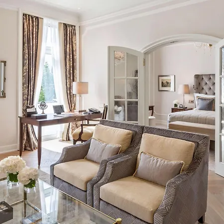Fairmont Vier Jahreszeiten, Des Jahres 2023 & 2024- 101 Besten Szálloda 5*