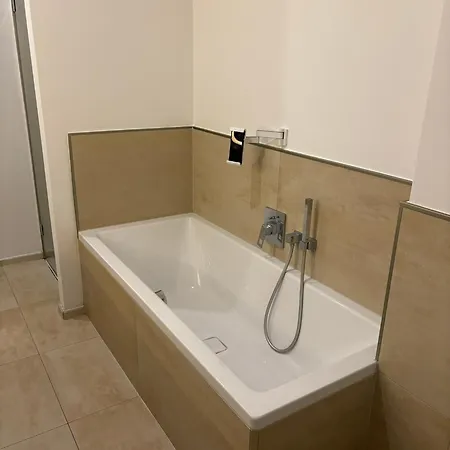 90 Qm Shanghaiallee Apartment *