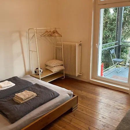 Zentrales Mit Eigenem Balkon Rum i privatbostad