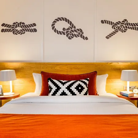 Citadines Michel 4*
