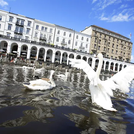 Western St. Raphael Szálloda 4*