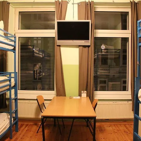Buch-ein-bett Hostel *
