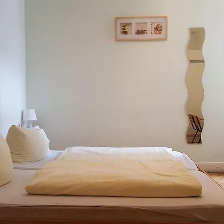 Buch-ein-bett Hostel *