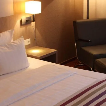 מלון Mercure Am Volkspark 4*