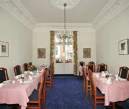 Bei Der Esplanade Hotel 2*