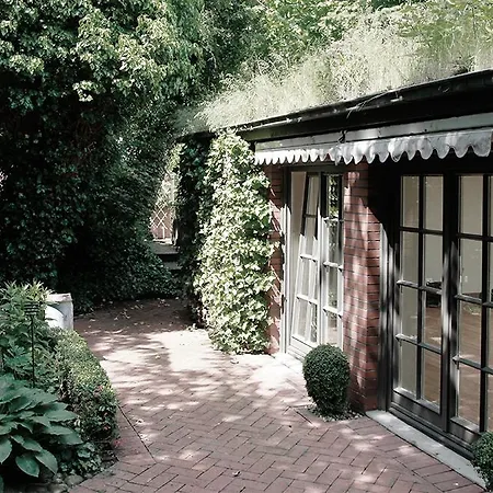 Von Deska - Ivy House Aparthotel 3*