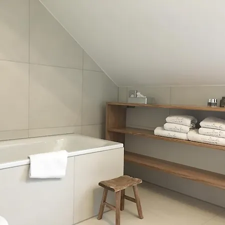 Von Deska - Ivy House Aparthotel