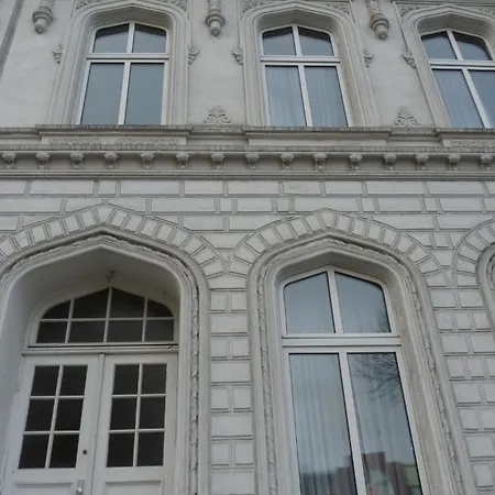 Commodore Hotel