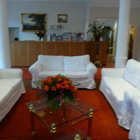 Commodore Hotel 3*