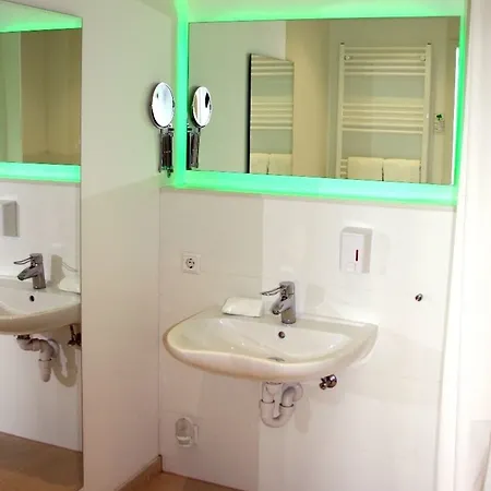 Bedpark Stellingen Hotel 2*