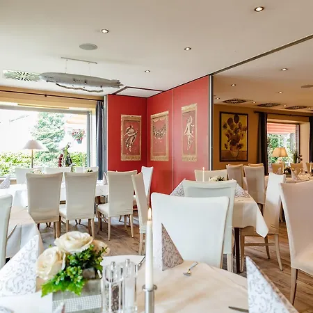 Zum Zeppelin Hotel 3*