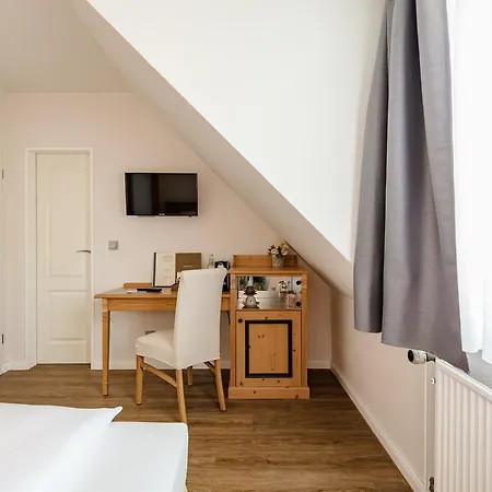 Zum Zeppelin Hotel 3*