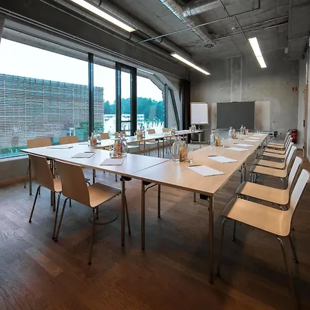 Raphael Waelderhaus فندق
