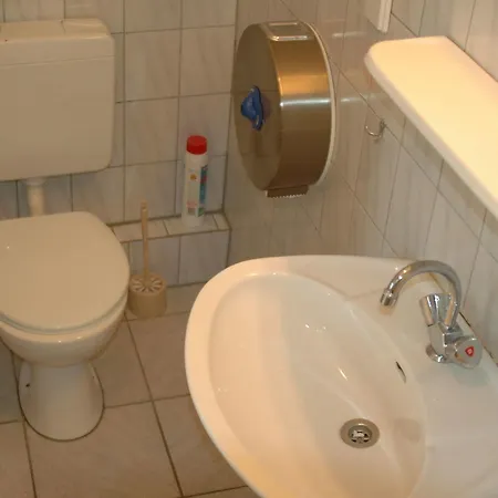 Buch-ein-bett Hostel *
