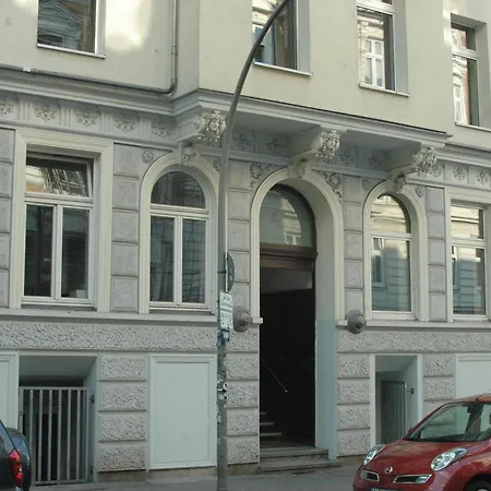 Buch-ein-bett Hostel *