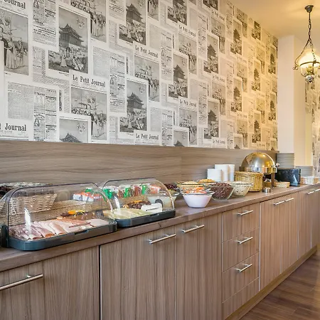 Signature Astoria Hotel