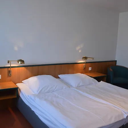 Centrum Commerz Am Bhf Altona Hotel 2*