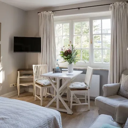 Von Deska - Ivy House Aparthotel 3*