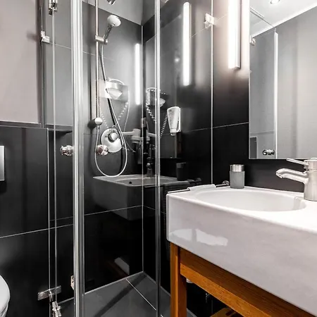 Yoho - The Young Otel 3*