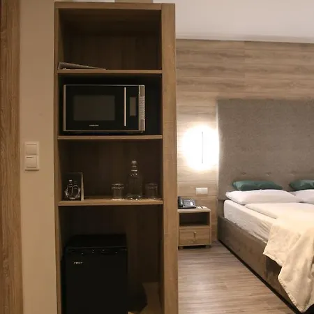 Stadthotel Hotel 3*