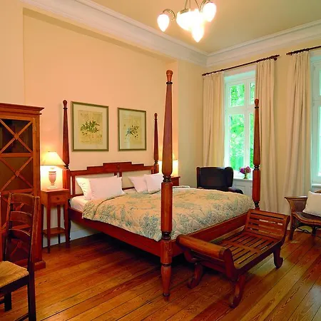 Miramar Hotel 3*
