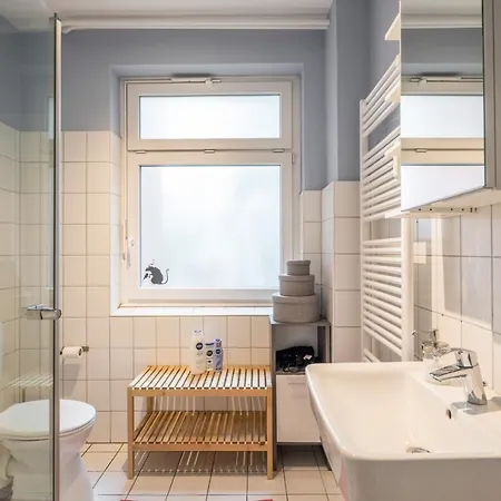 Spacious With 2 Bedrooms * Hamburg