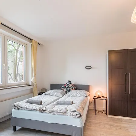 Spacious With 2 Bedrooms *