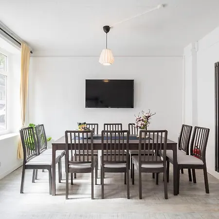 Apartment Spacious With 2 Bedrooms *