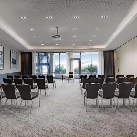 Hotel Radisson Blu Hotel, Airport 4*
