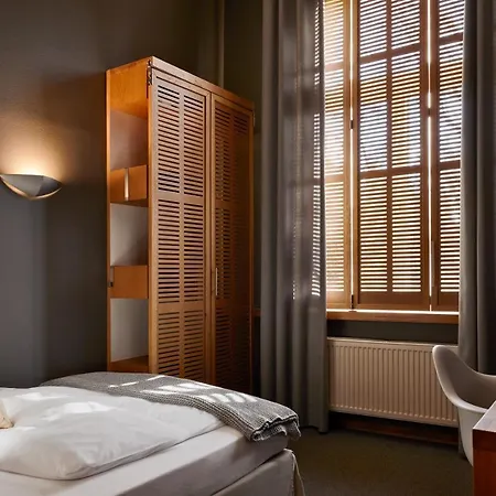 Otel Yoho - The Young Hamburg