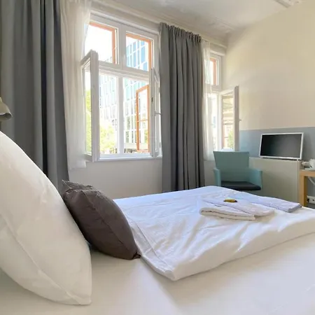 Frauenhotel Hanseatin - Women Only Hotel