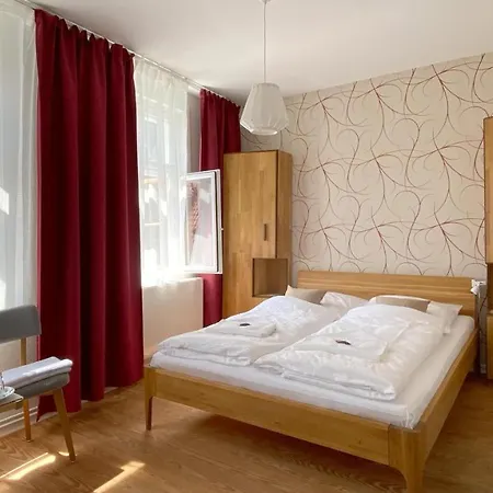 Frauenhotel Hanseatin - Women Only Hotel Hamburg