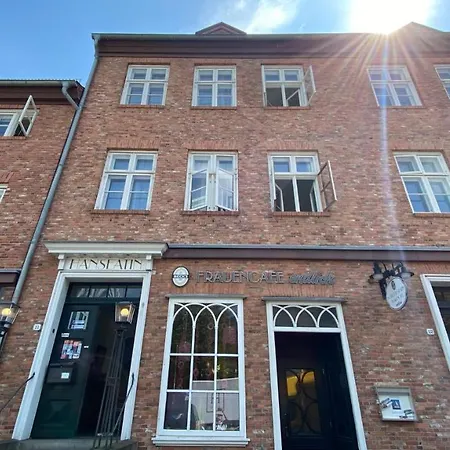 Frauenhotel Hanseatin - Women Only Hotel