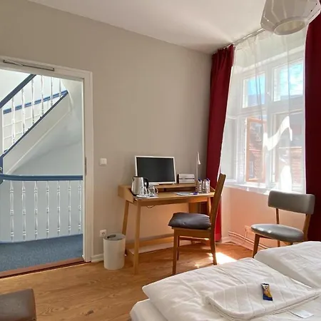 Frauenhotel Hanseatin - Women Only Hotel 2*