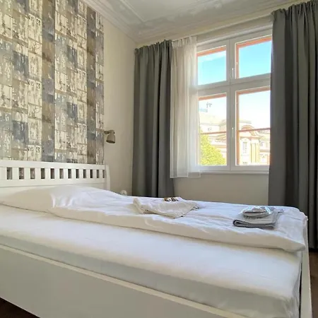 Frauenhotel Hanseatin - Women Only Hotel Hamburg