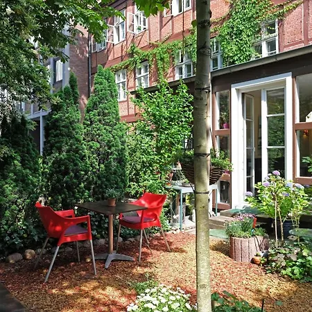 Frauenhotel Hanseatin - Women Only Hotel