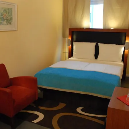 Hotel 1a *