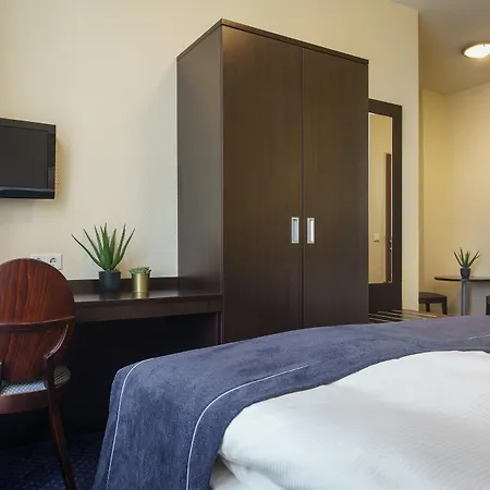 Continental Hauptbahnhof 3*
