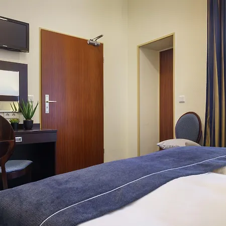 Continental Hauptbahnhof 3* Amburgo