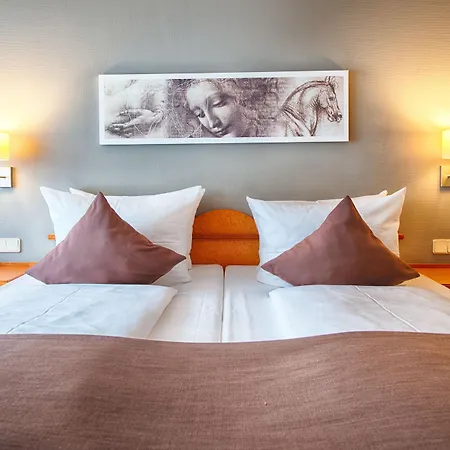 Hotel Leonardo Airport 4*