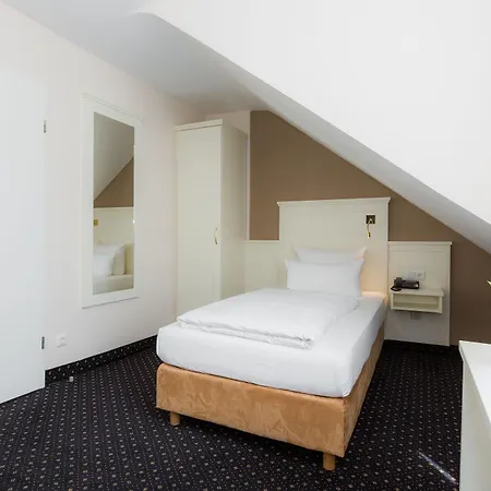 Fuerst Bismarck Hotel 3*