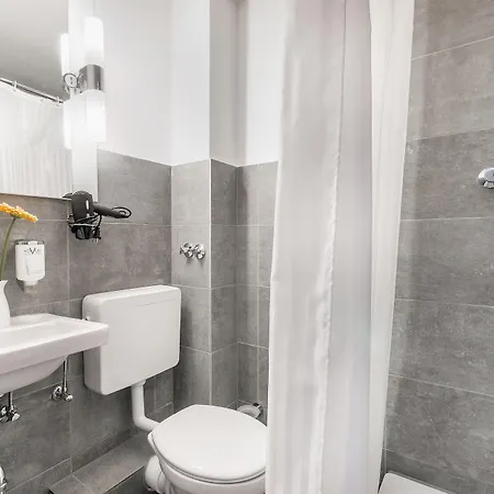 Signature Astoria מלון 3*
