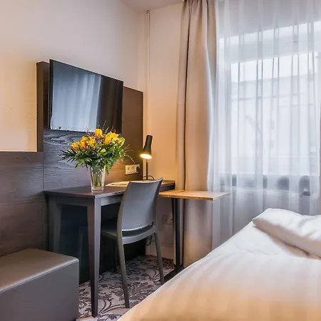 Signature Astoria מלון 3*