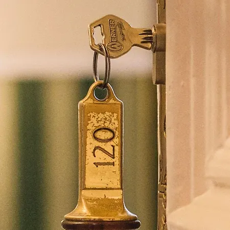 Hotel Henri Downtown