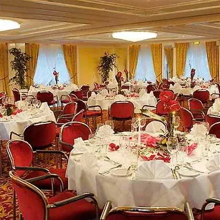 Hotel Courtyard By Marriott Airport