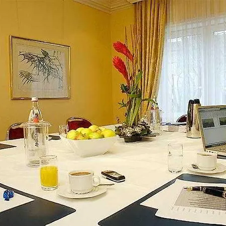 Courtyard By Marriott Airport