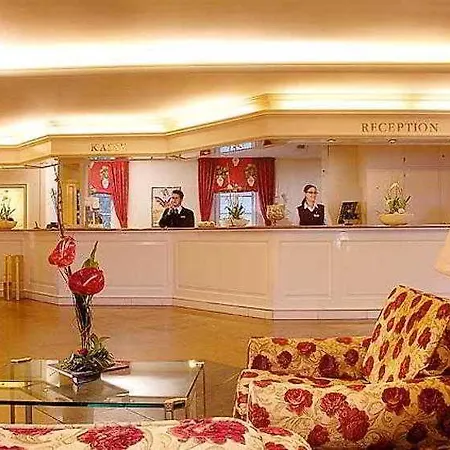 Hotel Courtyard By Marriott Airport