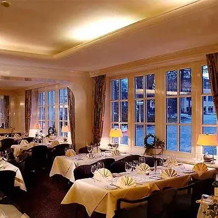 Courtyard By Marriott Airport 4*