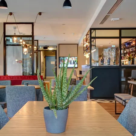 Отель Boutique 125 Airport By Ina 4*