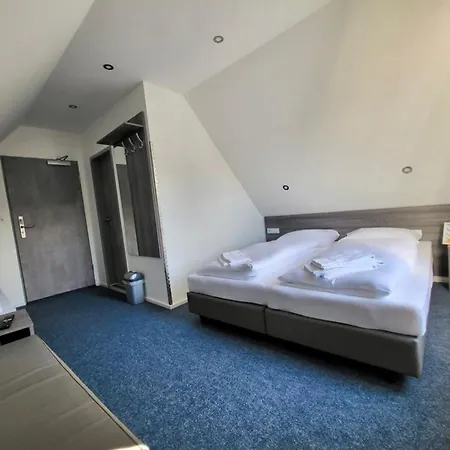 Meetpoint Hotel 2*